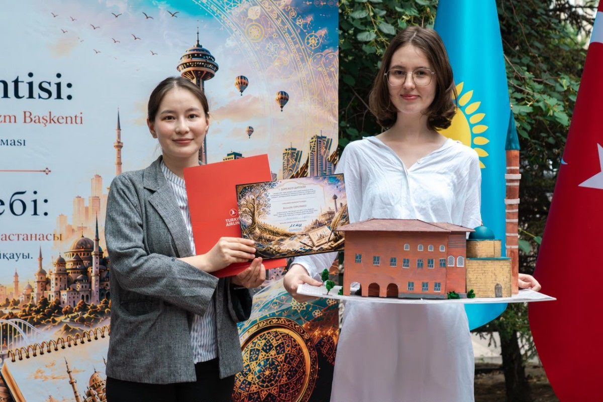 3-курс студенті Моисиенко Любовьтің жұмысы Стамбулға барып-қайту билетін ұтып алды.